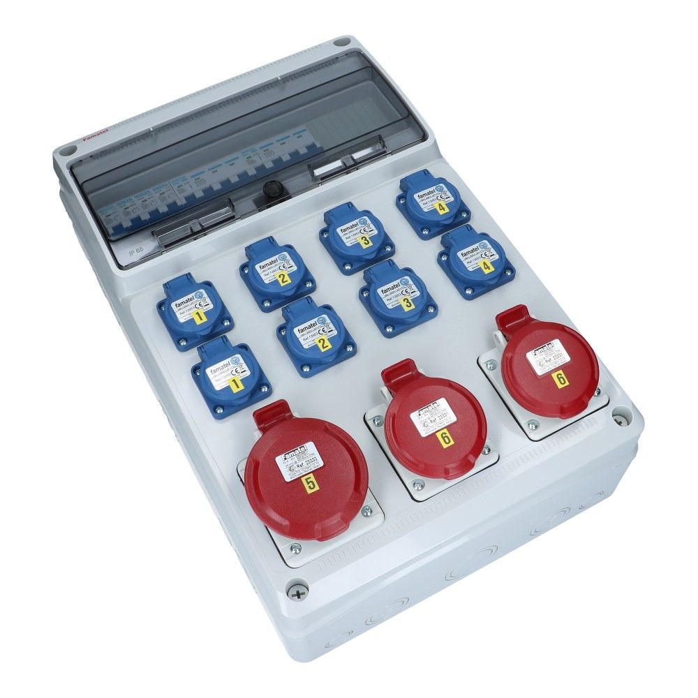 Wandverdeelkast IP44 beveiligd: 1x CEE 32A 5p 2x16A 5p 8x schuko per 2